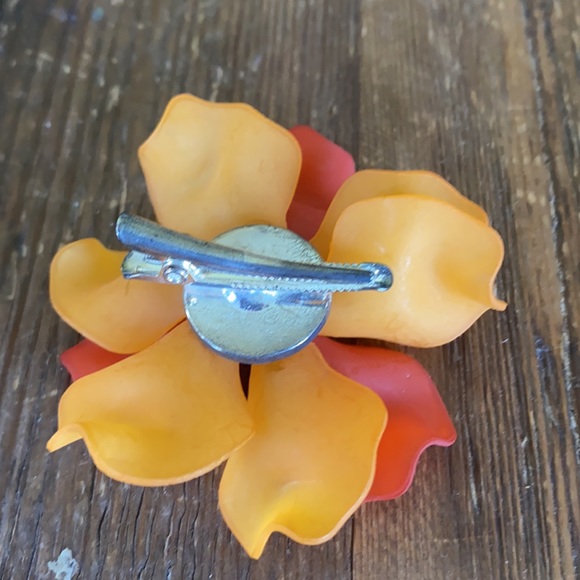 So Good Jewelry Orange Yellow Hair Clip - Picture 3 of 3